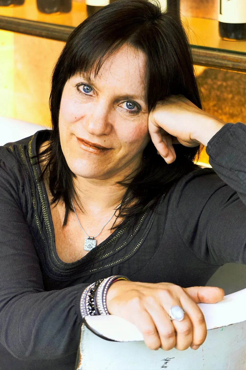 Kristina Rössler-Lehnhoff, Porträt, Kopf auf die Hand gestützt
