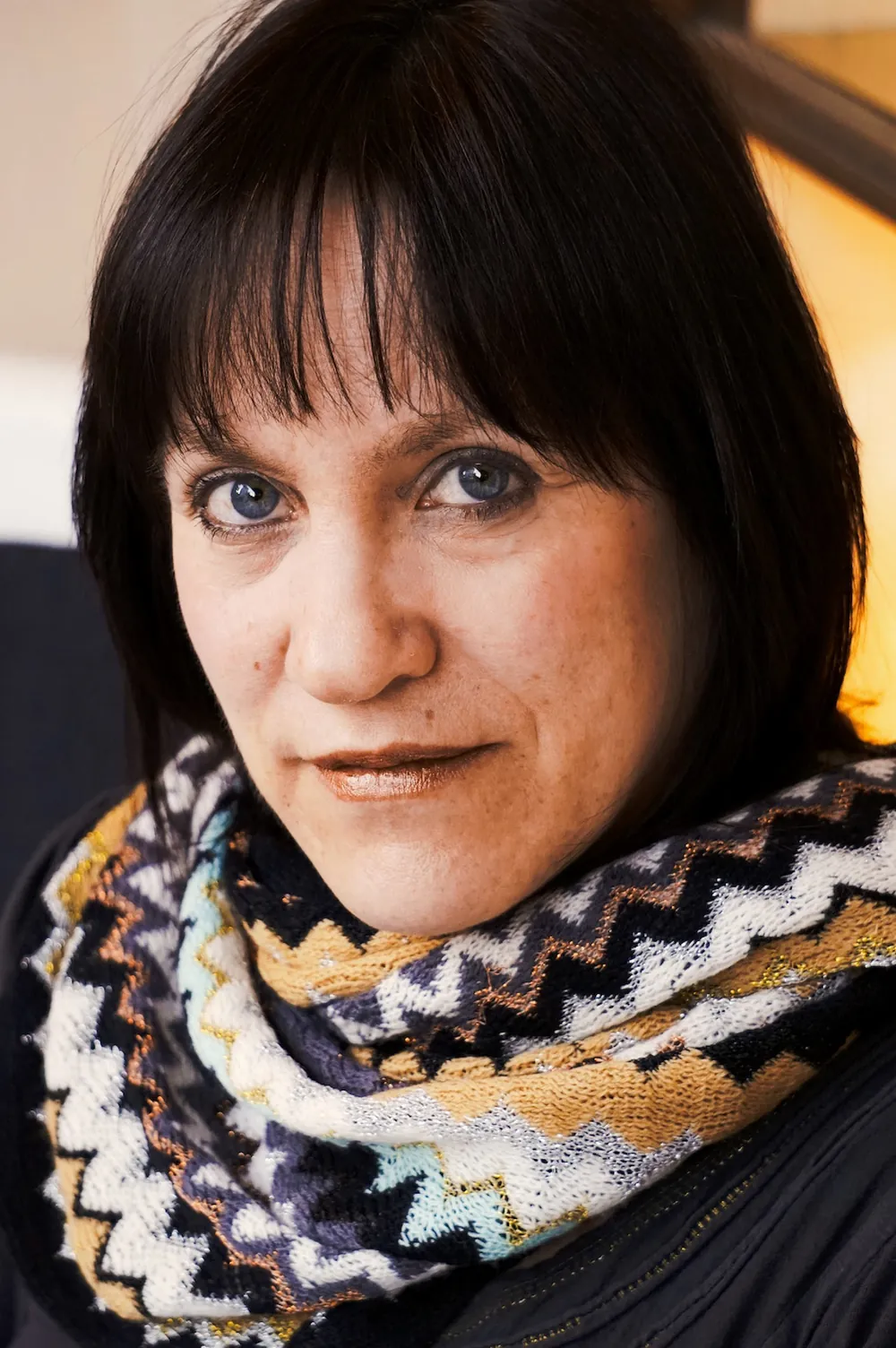Kristina Rössler-Lehnhoff mit gemustertem Schal